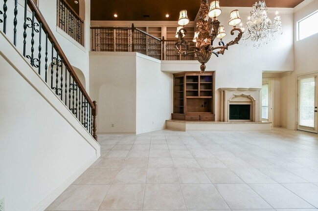 Building Photo - 2014 Flower Garden Ln