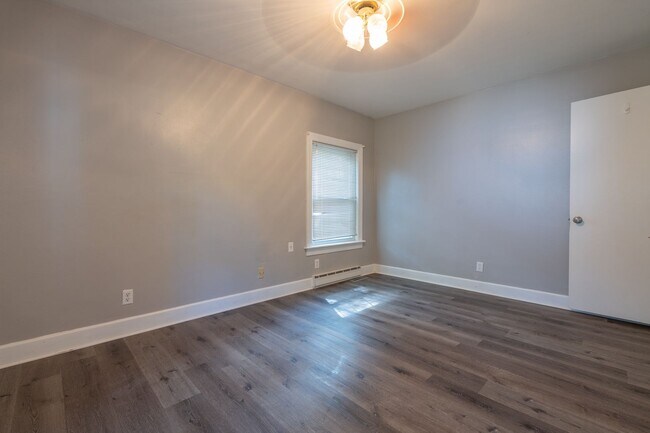 Building Photo - MOVE IN READY 4 Bedroom in Western Branch!