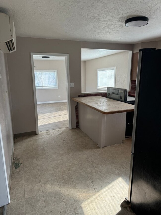 Building Photo - Enjoy living outside of town!