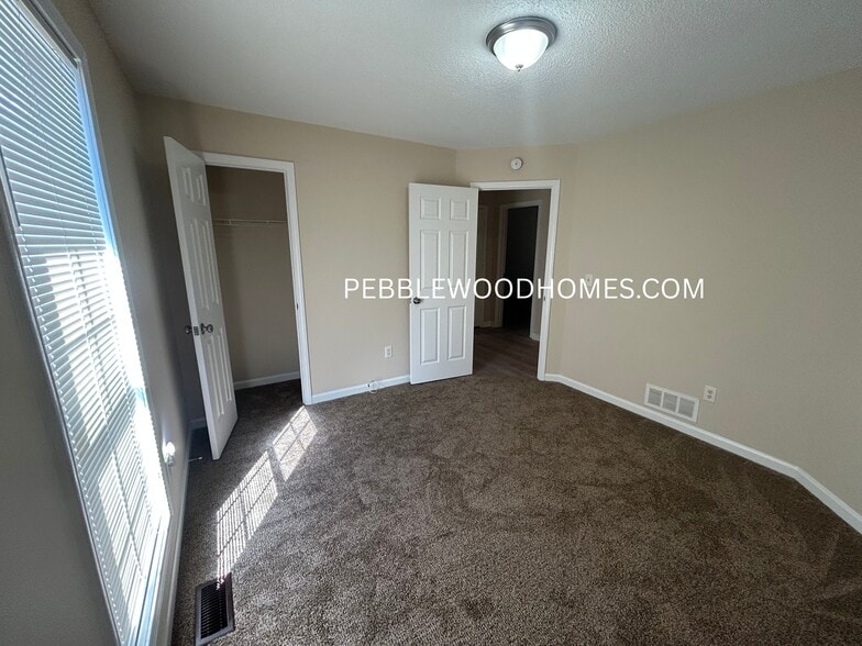 Building Photo - 2599 Candler Way SW