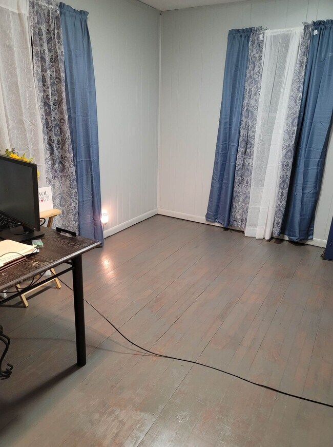 Building Photo - 919 Rosedale Ave