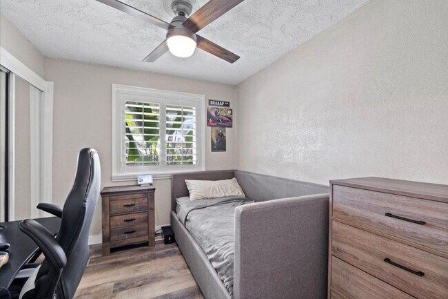 Building Photo - 4/2 Granite Bay, Pool, Jacuzzi, RV Parking...