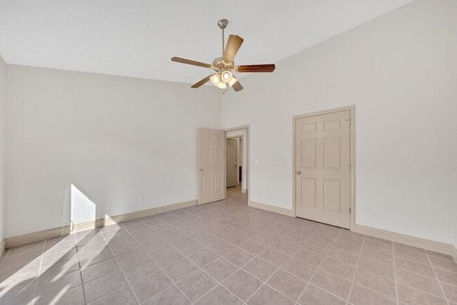 Building Photo - Suncrest Village 2BR/1 Bath One Level with Attached Garage