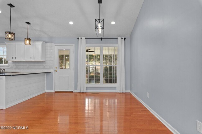 Building Photo - 120 Crimson Ct