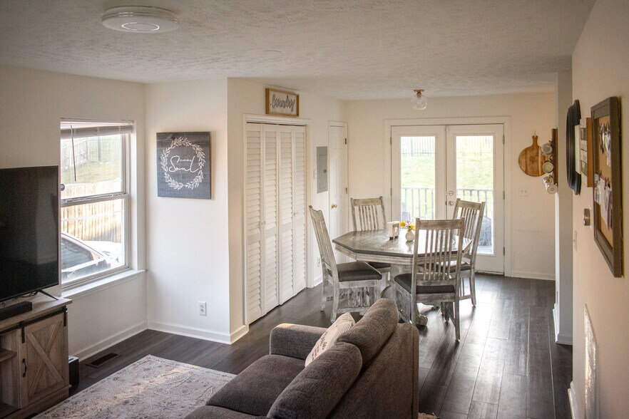 Building Photo - 2117 Bransford Ave
