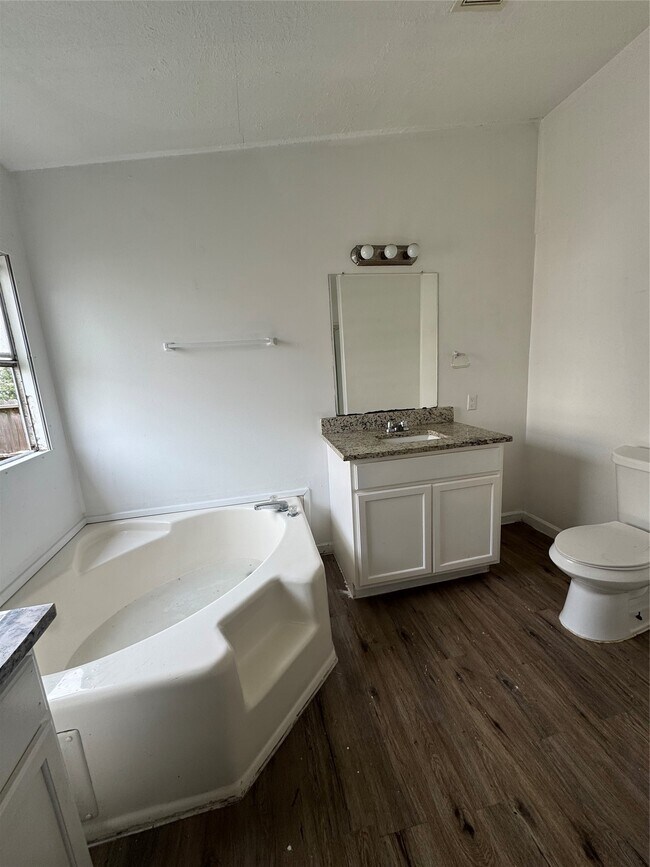 Building Photo - 12011 Greensbrook Forest Dr