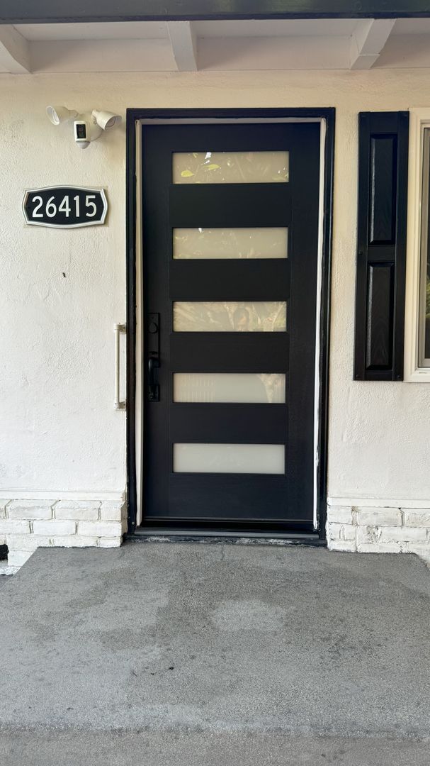 Building Photo - Mission Fields Home, 3 bedroom 2 bath, Fire Place, large fenced yard, 2 car garage fully finished...