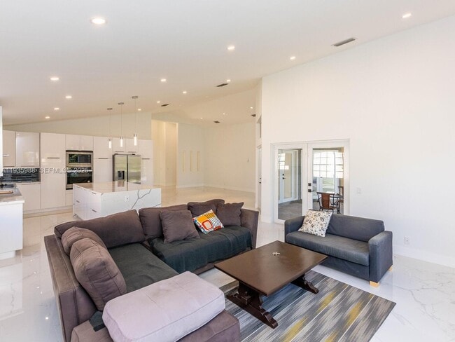 Building Photo - 381 Cameron Dr