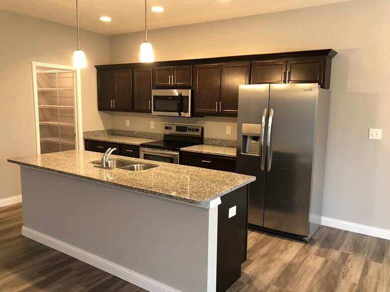 KITCHEN - 2278 Klondike Rd