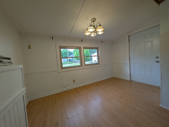 Building Photo - 203 5th Ave