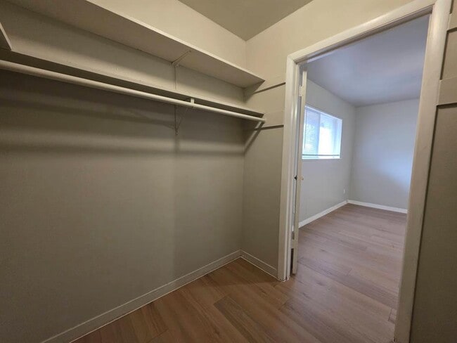 Building Photo - 701 E 45th St