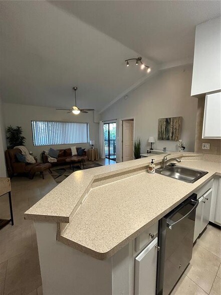 Building Photo - 2550 SW 18th Ter