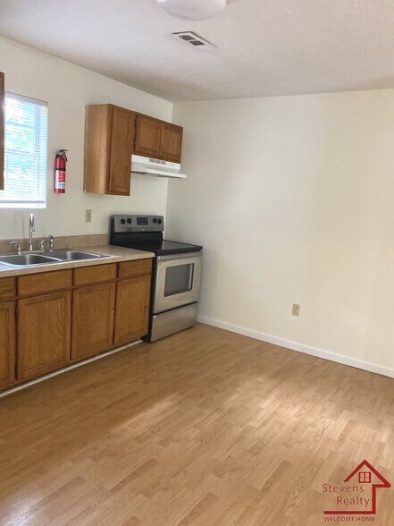 Building Photo - 157 Bybee Woods Dr