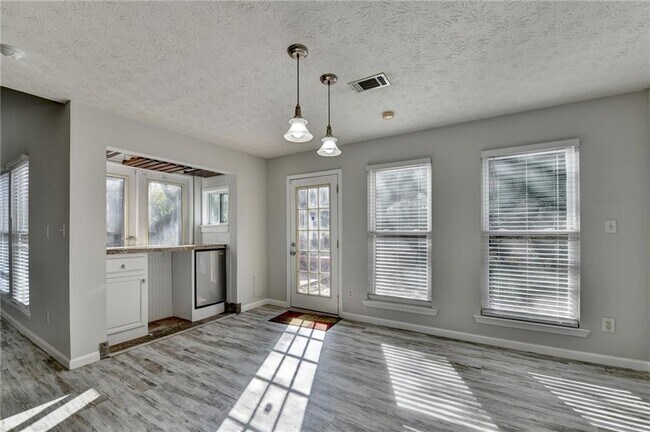 Building Photo - 1112 Ashbury Dr