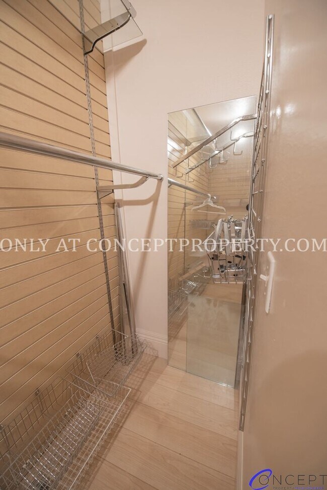 Building Photo - Attractive 4 Bed 3 Bathroom Home: Backing Park - 2 Car Garage