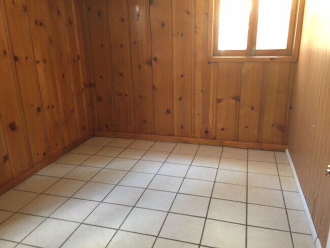 Building Photo - 1300 E Duplex