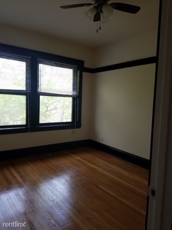 Building Photo - 1453 W Cornelia Ave