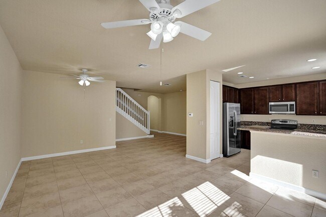 Building Photo - Gorgeous Townhome in Parkland