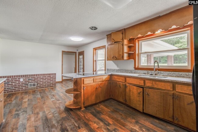 Building Photo - 120 McRae St