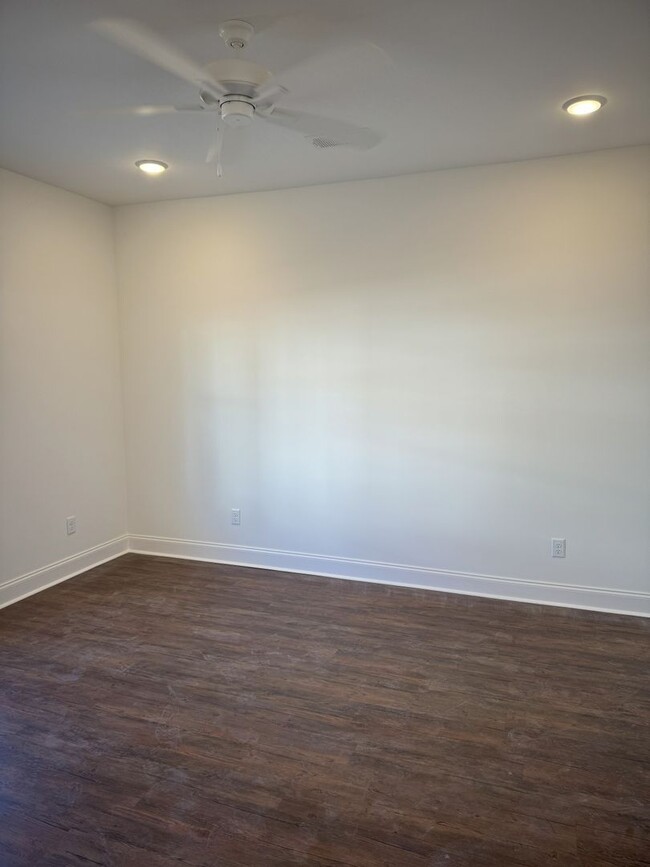 Building Photo - 503 South Grove