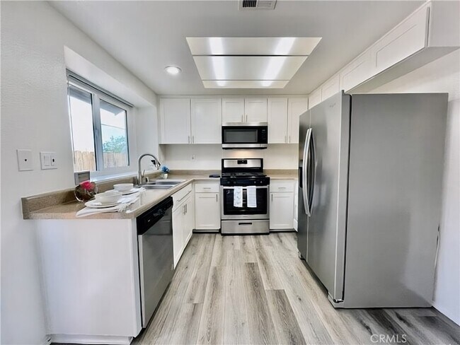 Building Photo - 79400 Ave 42