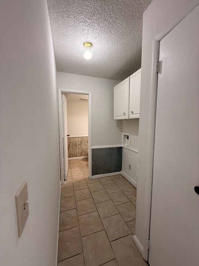 Building Photo - 1287-MF4-E