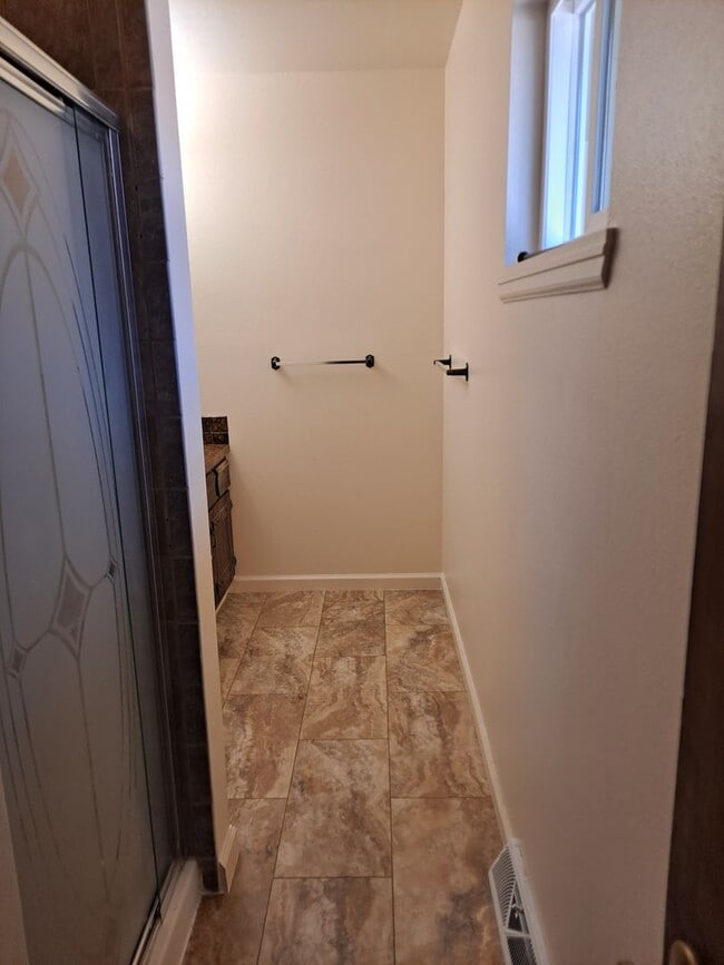 Building Photo - ALL PROSPECTIVE TENANTS MUST SUBMIT A $58 ...