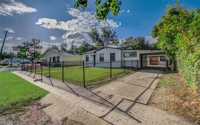 Building Photo - 7530 Park Pl Blvd