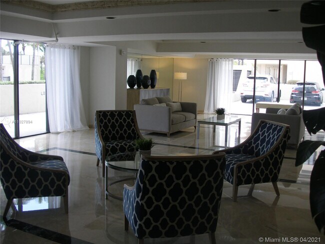 Building Photo - 2625 Collins Ave