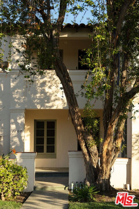 Building Photo - 1208 S La Jolla Ave