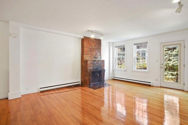 Building Photo - 15 Appleton St