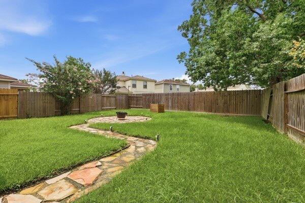 Building Photo - 11210 Log Cabin Ln