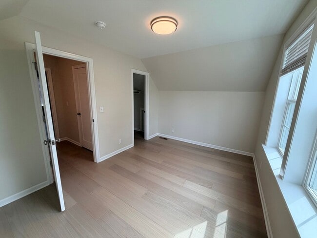 Building Photo - Newly Remodeled 3 bedroom/2 bath Craftsman in Kenton