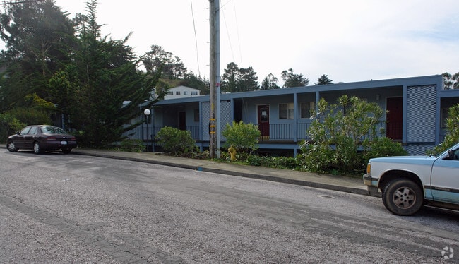 Primary Photo - 412-420 Norfolk Dr