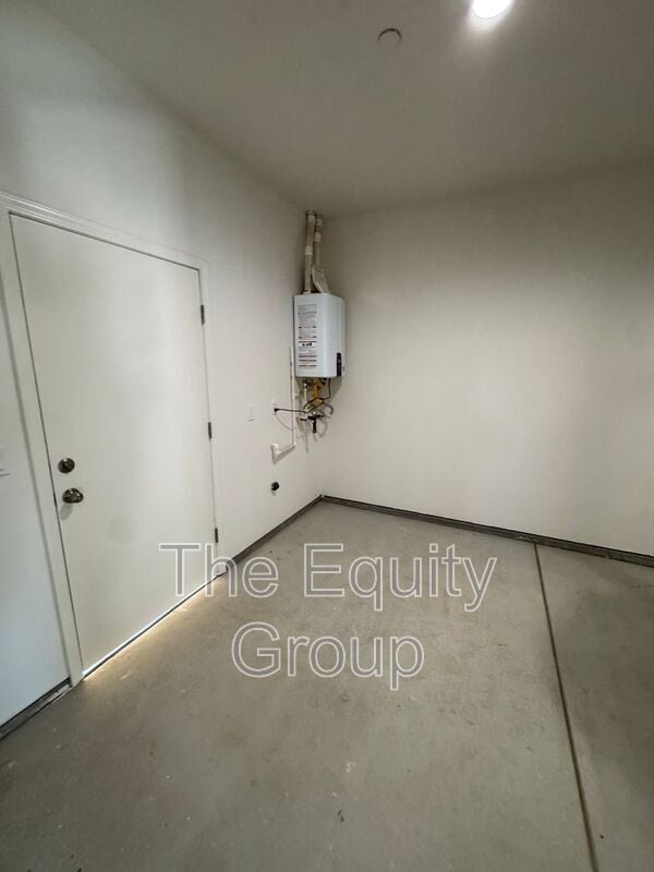 Building Photo - 4116 E Kaweah Ave