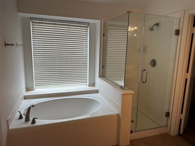 Building Photo - 15303 Marden Ct