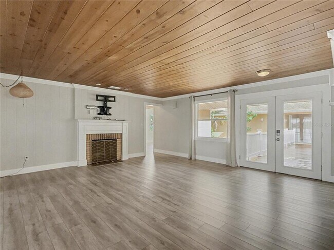 Building Photo - 125 Lake Roy Dr