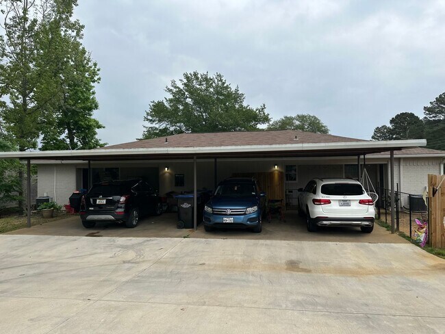Building Photo - 801 Faircreek Ln