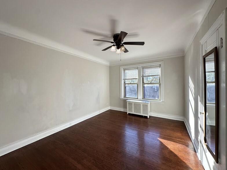 Building Photo - 1527 W Pratt Blvd