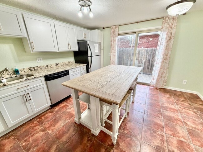 Building Photo - Wheat Ridge 2-story