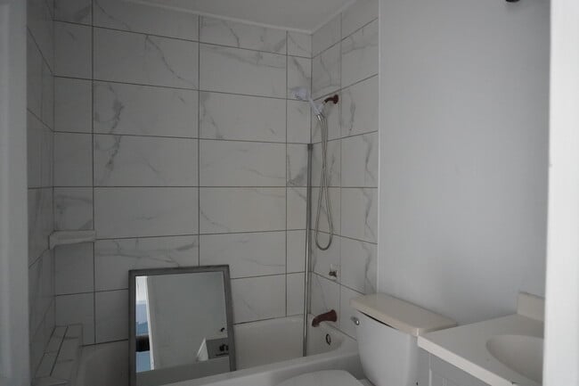 Building Photo - Andelijno Duplex Home