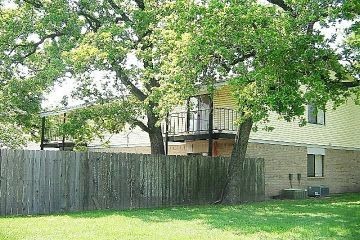 Building Photo - 2 br, 1.5 bath 4plex - 2411 Pedernales Dr B