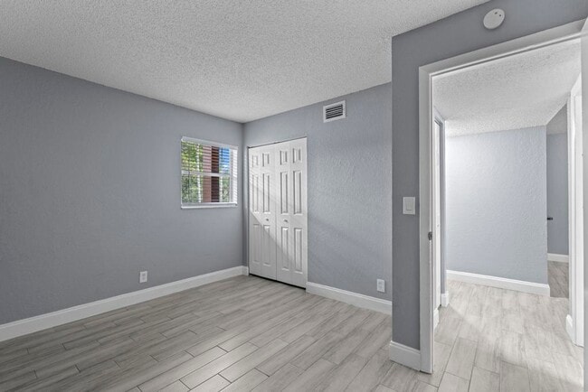 Building Photo - 120 Sparrow Dr