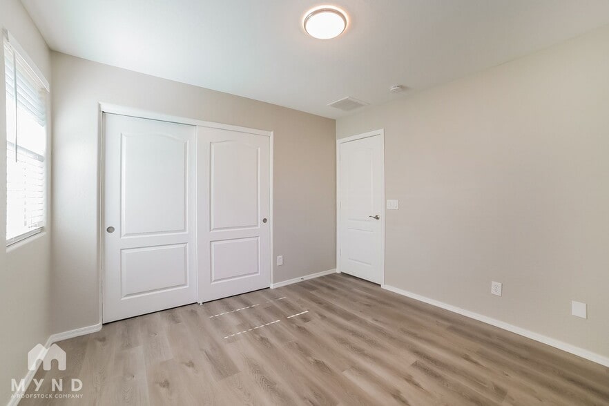 Building Photo - 2566 E Boston St