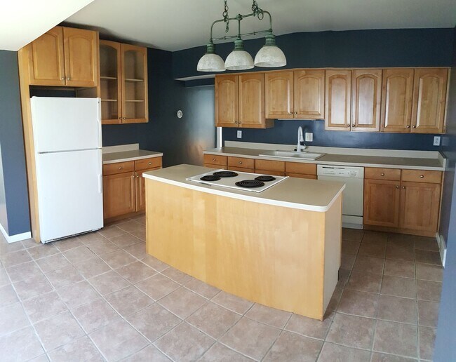 Building Photo - Spacious home in downtown Royal Oak!