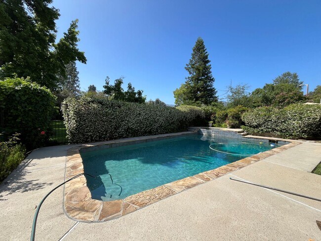 Building Photo - Westlake Village 4+2.5 w/pool, spa, green ...