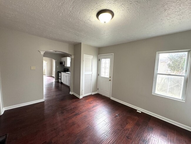 Building Photo - Near Eastside 3 Bedroom 1 Bath