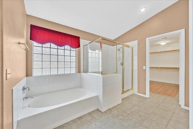 Building Photo - 881 Brunellos Ave