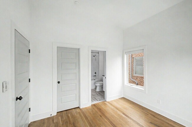 Building Photo - Stunning 3BR/3.5BA contemporary condo in the heart of Wedgewood-Houston!