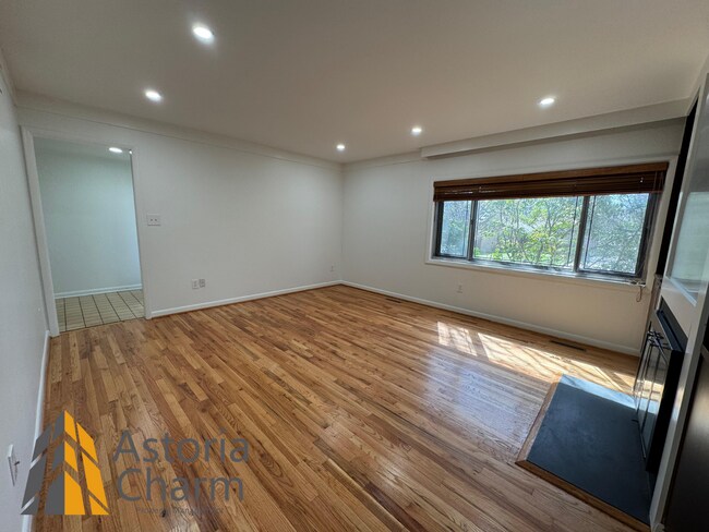 Building Photo - Spacious 5 Bedroom 3 Bath + Den Single Family Detached Home